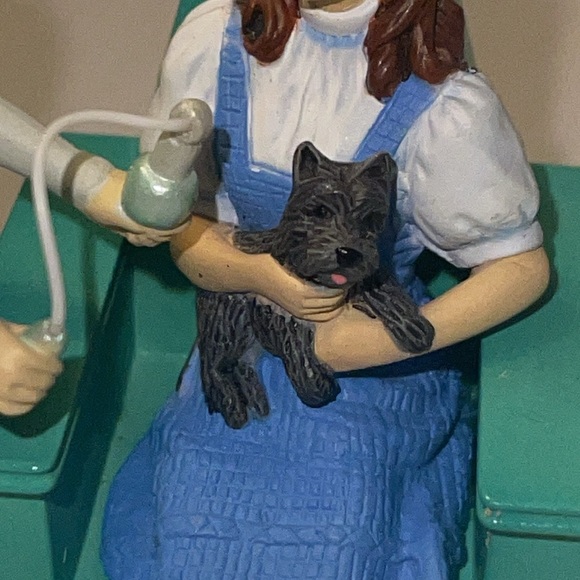 2008 Hallmark ornament of Dorothy and Toto from The Wizard of Oz - Picture 3 of 6